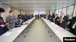 Đặc sứ LHQ Ismail Ould Cheikh Ahmed (giữa) khai mạc cuộc đàm phán hòa bình Yemen ở Thụy Sĩ hôm 15 tháng 12, 2015.