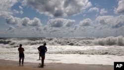 Las costas de al menos tres estados en el noroeste de Estados Unidos aun pueden sufrir algunos estragos por la tormenta Hermine.