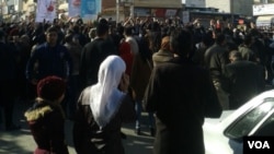 کرمانشاه از جمله شهرهایی است که همچنان معترضان در آن تجمع می کنند. 