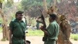 Nesta foto de arquivo, ex-guerrilheiros da Renamo (J. Jackson/VOA) 