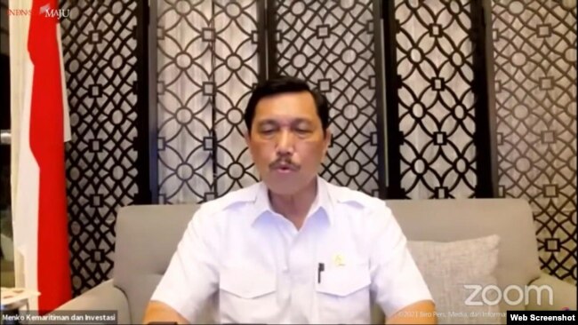 Menko Marves Luhut Binsar Pandjaitan dalam telekonferensi pers di Jakarta, Senin (13/9) mengatakan pemerintah akan memperpanjang PPKM per Level hingga 20 September (VOA)