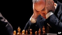 گری کاسپاروف قهرمان پیشین شطرنج جهان از اپل انتقاد کرد