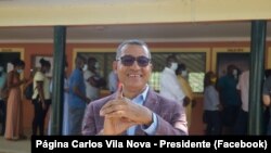 Carlos Vila Nova, actual Presidente da República após votar, São Tomé e Príncipe