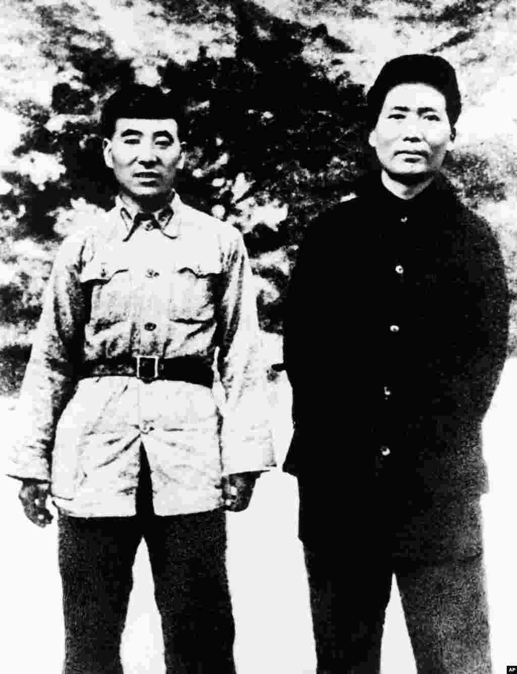 毛泽东和林彪在抗日战争中。日期不详
