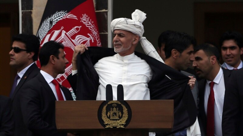 At Side-by-Side Ceremonies, Afghans Swear in Two Presidents