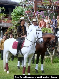 Usai pertemuan Presiden Joko Widodo dan Ketum Gerindra Prabowo Subianto berkuda bersama di kediaman Prabowo di Hambalang Bogor. (Foto: Biro Pers Kepresidenan)