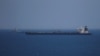 Остановившийся в Персидском заливе британский танкер возобновил движение
