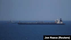 Tàu hải quân Anh canh giữ tàu dầu Grace 1 bị nghi chở dầu cho Syria
