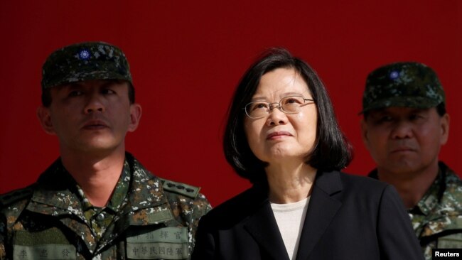 台湾总统蔡英文2019年1月25日在台湾桃园视察军队。