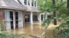 По меньшей мере 13 человек стали жертвой наводнения в Луизиане