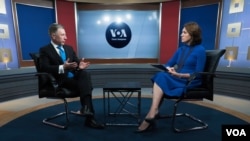 U.S. Special Representative for Ukraine Negotiations Kurt Volker speaks with VOA Ukrainian Service Chief Myroslava Gongadze in Washington, July 23, 2018.