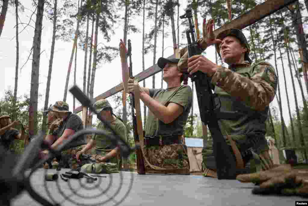 El destacamento cuenta con formación militar voluntaria y participa regularmente en ejercicios de entrenamiento&nbsp;cerca de la ciudad de Bucha, en la región de Kiev.&nbsp;