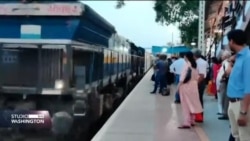 Ženska željeznička stanica u Indiji