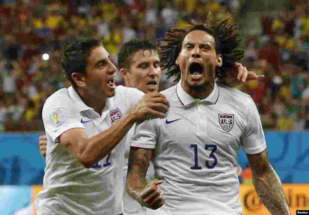 میچ کے 64ویں منٹ میں امریکی کھلاڑی جیروم جونز نے ایک شاندار کک پر گول کر کے میچ کو برابر کیا۔