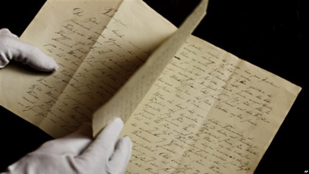 Manuskrip baru berisi dongeng karya Hans Christian Andersen. (AP/POLFOTO, Martin Bubandt) 