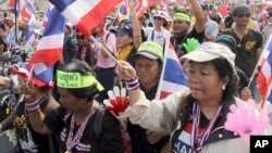 Para demonstran anti pemerintah melakukan unjuk rasa di Bangkok, Thailand (7/1). Oposisi mengancam akan memboikot pemilu bulan depan. 