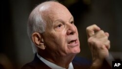 Senator Ben Cardin (Partai Demokrat - Maryland) menuduh Presiden Trump mengabaikan ancaman Rusia. 