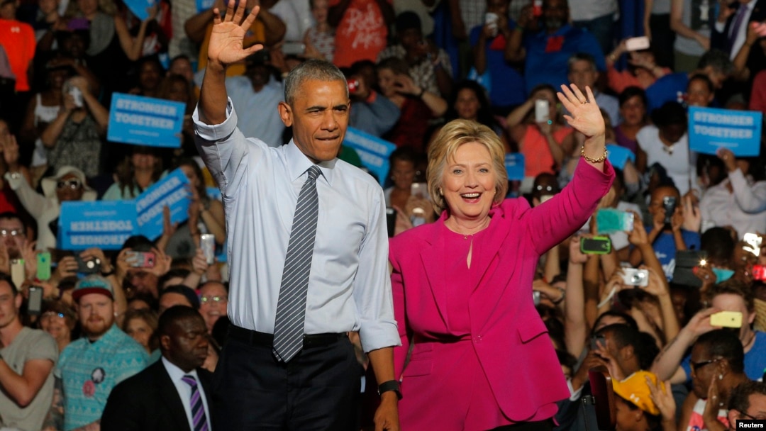 Presiden AS Barack Obama saat tampil dalam kampanye bersama Hillary Clinton di Charlotte, North Carolina, 5 Juli lalu (foto: dok). Obama akan berbicara di sebuah kampanye Clinton di Philadelphia, Selasa (13/9).