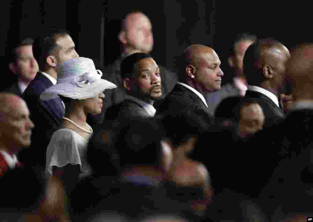 Actor Will Smith waits for the Ali family to arrive at the Muhammad Ali's memorial service, Louisville, Kentucky, June 10, 2016.