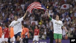 La volante Carli Lloyd marcó dos goles que consolidaron la victoria de EE.UU. 