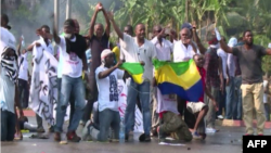 Des manifestants protestent contre les résultats de l’élection présidentielle à Libreville, Gabon, 31 septembre 2016.