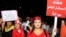 Phu nữ Tunisia biểu tình phản đối việc chính phủ do thành phần Hồi giáo dẫn đầu thúc đẩy những thay đổi trong hiến pháp làm suy giảm quyền của phụ nữ