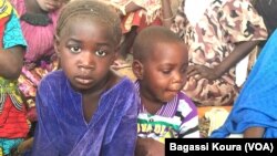 Des centaines d'enfants font partie des quelque 7000 réfugiés vivant dans le camp de Dar Es Salam à Baga-Sola, à l'ouest du Tchad, le 2 avril 2016.