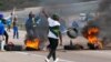 Sebesidla amalahla abalandeli baka Mnu. jacob Zuma ovalelwe entilongweni. (Reuters)