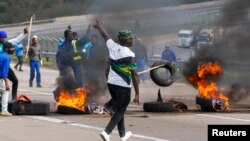 Sebesidla amalahla abalandeli baka Mnu. jacob Zuma ovalelwe entilongweni. (Reuters)