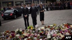 Norveški premijer Jens Stoltenberg ispred katedrale u Oslu, 24. jul 2011.