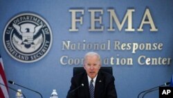 Presiden Joe Biden dalam pengarahan mengenai musim badai Atlantik di kantor pusat FEMA di Washington, 24 Mei 2021. 