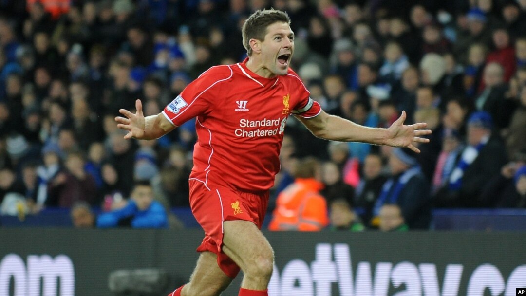 Pemain Liverpool, Steven Gerrard, dalam sebuah pertandingan Liga Premier Inggris. 