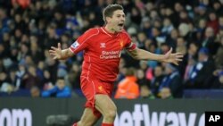 Pemain Liverpool, Steven Gerrard, dalam sebuah pertandingan Liga Premier Inggris. 