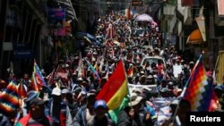 Partidarios del expresidente boliviano Evo Morales, marchan en La Paz, el 18 de noviembre de 2019. Reuters/David Mercado.