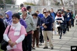 People line up to buy Powerball lottery tickets at Kavanagh Liquors on Jan. 12, 2016, in San Lorenzo, Calif.