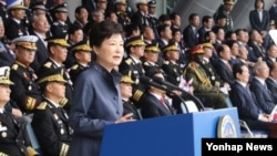 Presiden Korea Selatan Park Geun Hye berpidato dalam sebuah acara militer (1/10).