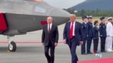 پرواز بمب‌افکن‌ غول‌پیکر بی۲ آمریکا در زمان استقبال دونالد ترامپ از ولادیمیر پوتین در آلاسکا
