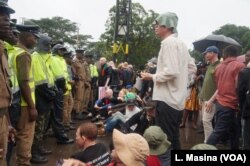 Malawi police mounted a human wall to prevent protesters from proceeding to the State House where they intended to hold vigils.