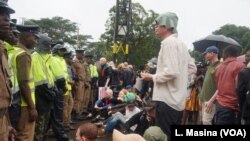 FILE: Malawi police mounted a human wall to prevent protesters from proceeding to the State House in Lilongwe where they intended to hold vigils. Taken 3.6.2019