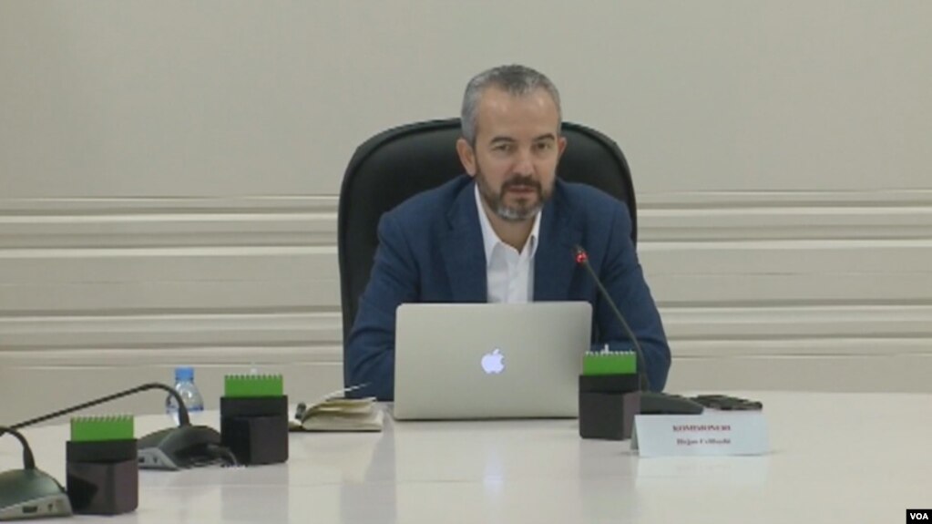 Shqipëri, Celibashi thirrje udhëheqësve politikë për vetpërmbajtje