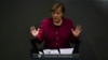 kanselir Jerman Angela Merkel memberikan pidato di hadapan parlemen Jerman Bundestag menjelang KTT Uni Eropa di gedung Reichstag, Berlin, Jerman, 25 Maret 2021. (AP Photo/Markus Schreiber)