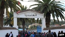 Une manifestation lors d'une grève générale dans la municipalité de Sejenane, dans le nord de la Tunisie, le 12 décembre 2017.