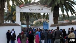 Une manifestation lors d'une grève générale dans la municipalité de Sejenane, dans le nord de la Tunisie, le 12 décembre 2017.