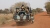 Des soldats burkinabè patrouillent sur la route de Gorgadji dans la région du Sahel, au Burkina Faso, le 3 mars 2019.