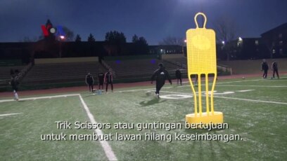 Tipuan 'Scissors' - VOA Belajar Bola, Mantap!