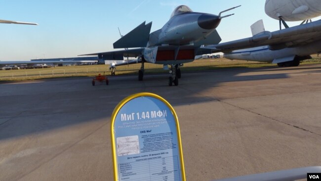 2015年莫斯科航展上展出的米格1.44战机。中国歼-20 被指像米格1.44。