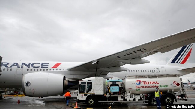 Workers refuel an Airbus A350 airplane at Roissy airport, north of Paris on May 18, 2021. Major airlines like Air France are counting on additional flexibility to avoid having to fly empty or near-empty flights. (AP Photo/Christophe Ena, File)