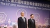 台灣行政院政務委員鄧振中（左）與台灣國家發展委員會主任委員龔明鑫（右）將代表出席APEC年度部長會議。（美國之音記者李玟儀攝）