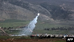 지난 28일 이스라엘과 접경지역에 있는 레바논 마을에서 이스라엘의 폭격으로 연기가 솟고 있다.