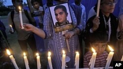 2012年5月3日巴基斯坦媒體工作者燭光悼念殉職同僚。